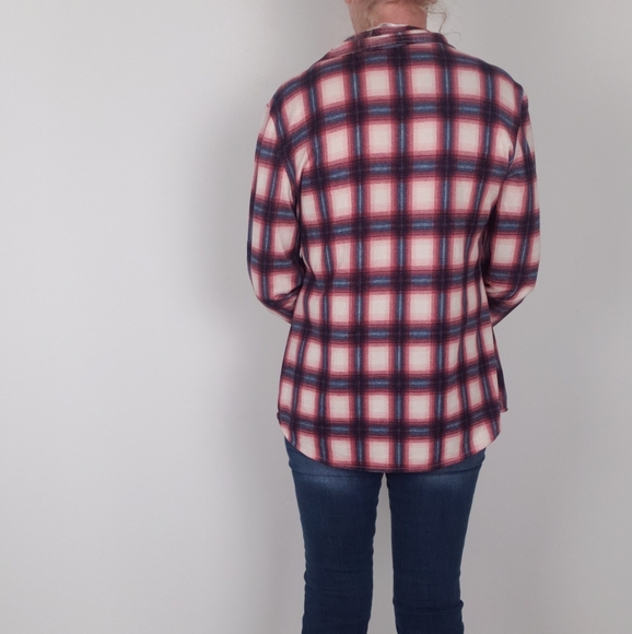 5/$12 Women’s Eden & Olivia Knit Top Button Up Shirt - Picture 4 of 10